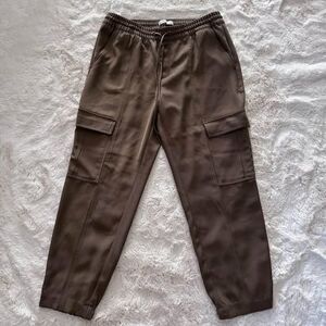 Banana Republic Sport Wide Leg Cargo Pant Size Medium